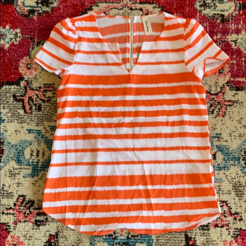 🟢3 for$10🟢 ORANGE AND WHITE BOUTIQUE SHIRT